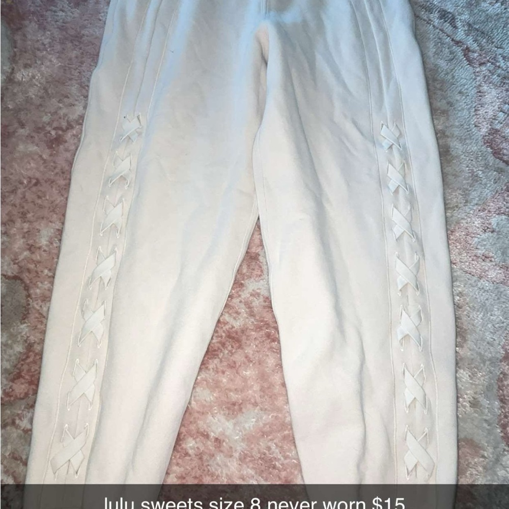 Lululemon Athletica Cream sweatpants size 8